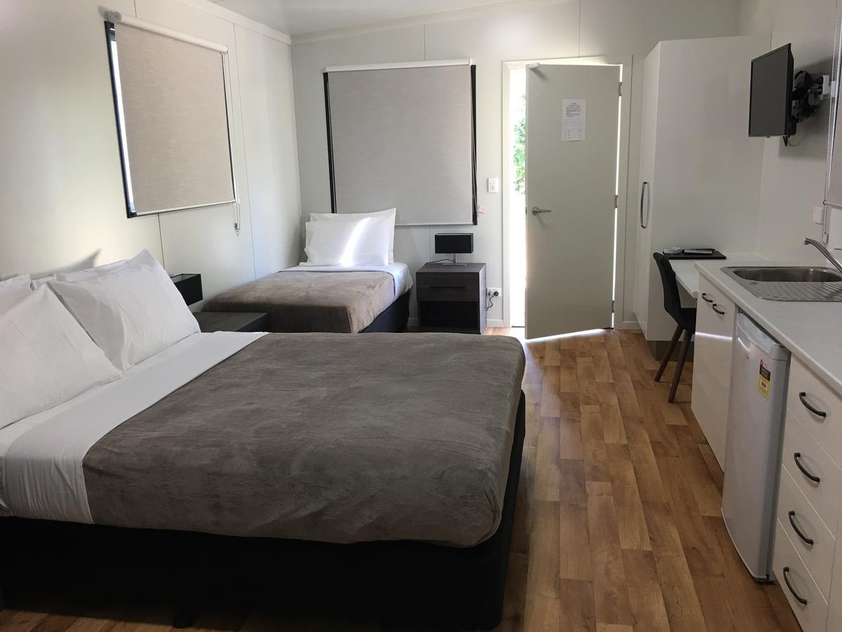 Отель Crystal Creek Caravan Park Mutarnee Экстерьер фото