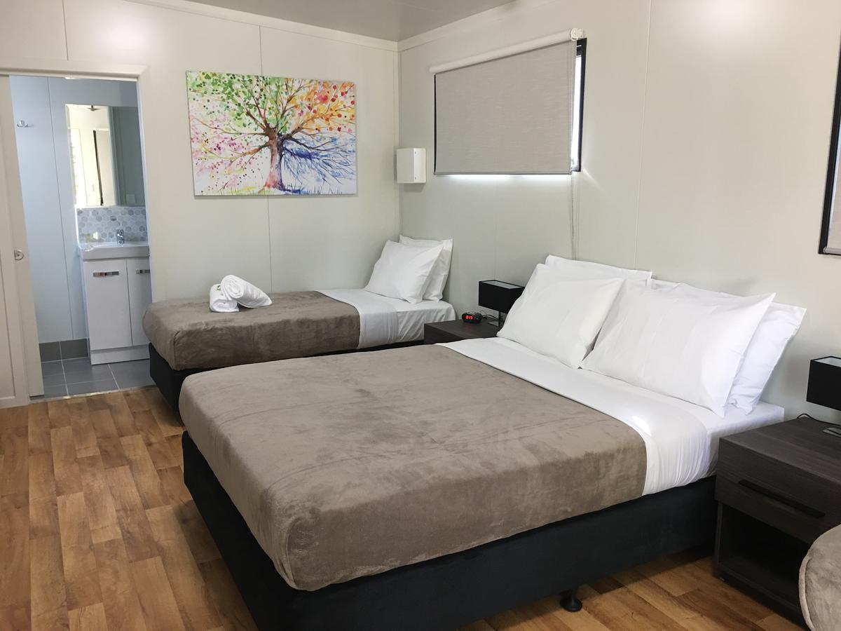 Отель Crystal Creek Caravan Park Mutarnee Экстерьер фото