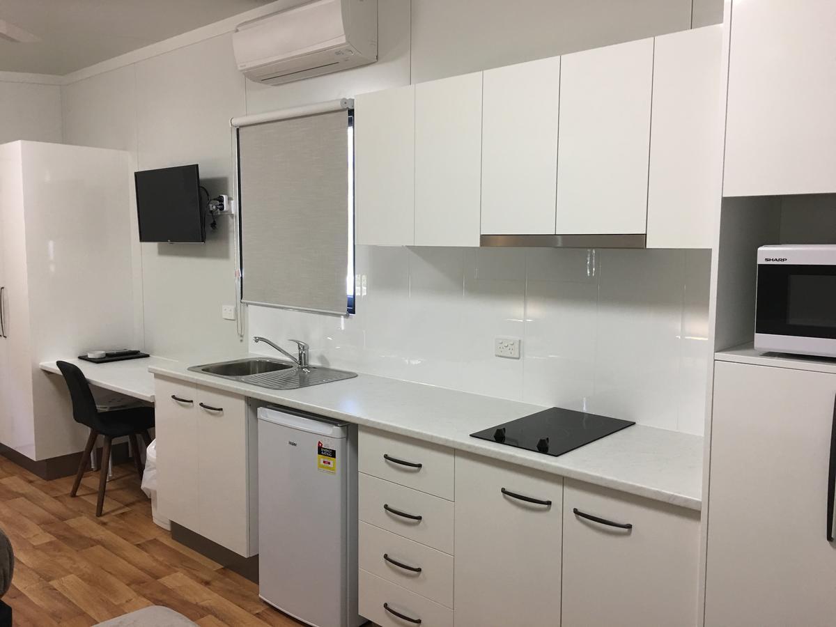 Отель Crystal Creek Caravan Park Mutarnee Экстерьер фото