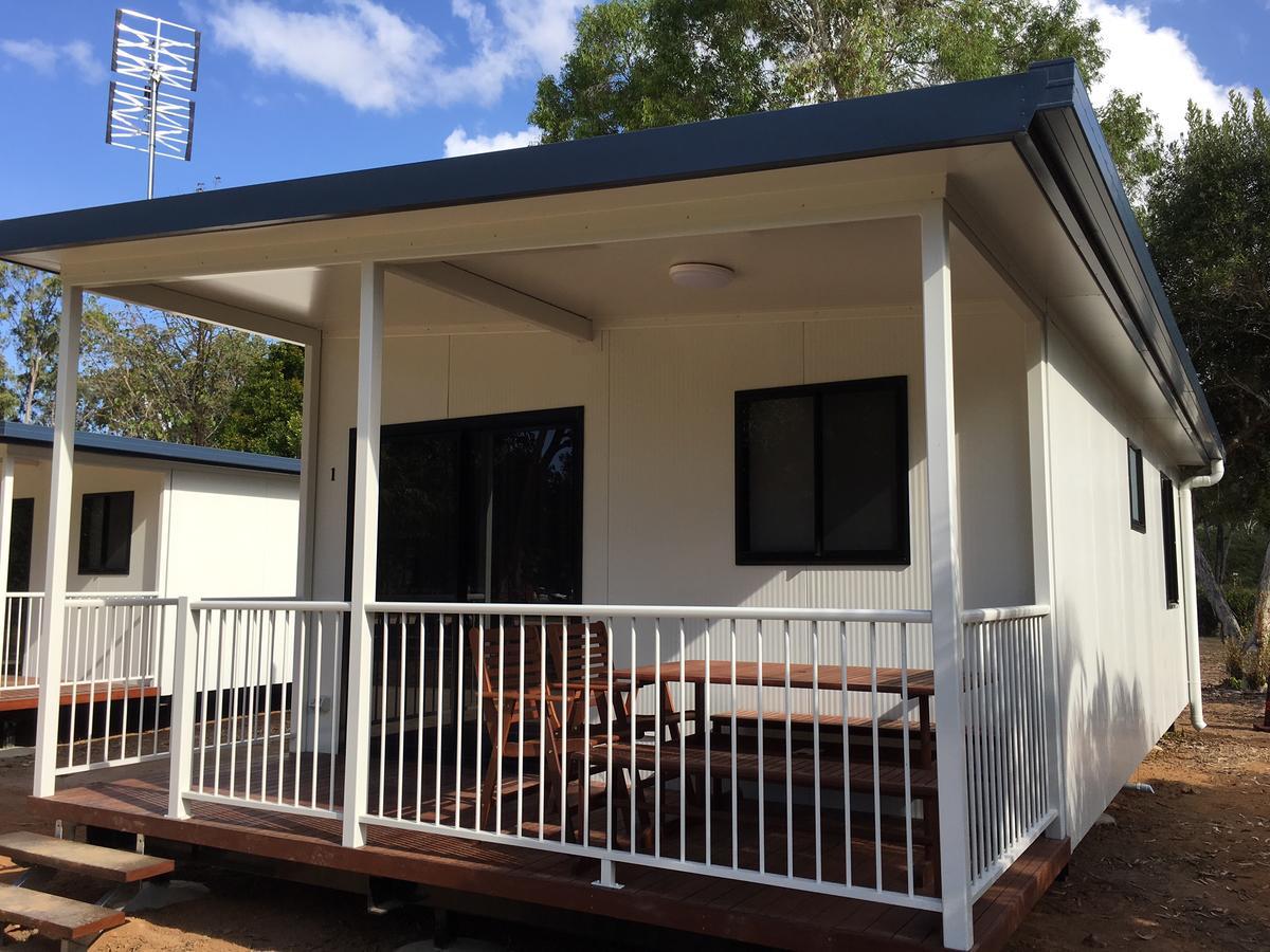 Отель Crystal Creek Caravan Park Mutarnee Экстерьер фото